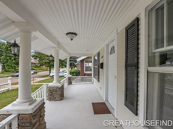 4th image of 1365 Paris Ave NE