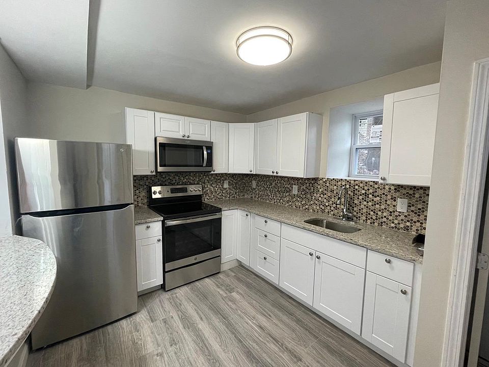 1st image of 10 Oakland Ter #1