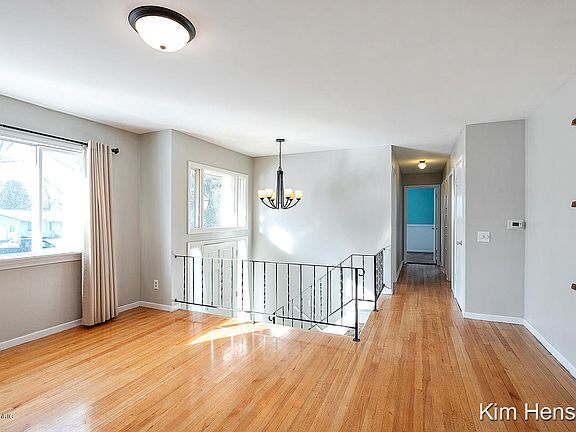 5th image of 8342 Courtland Dr NE