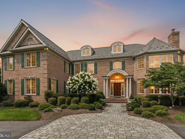 1 Dovecote Ln, Malvern, PA 19355