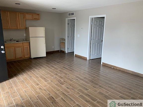 5th image of 641 N Maryland Pkwy APT 1