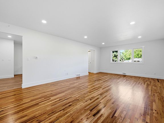 5th image of 735 N Carrington Ave