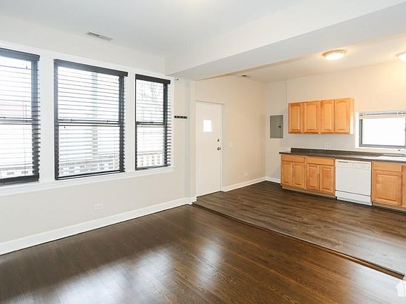 2nd image of 4657 N Lincoln Ave