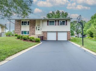 655 Oklahoma Cir, Elk Grove Village, IL 60007