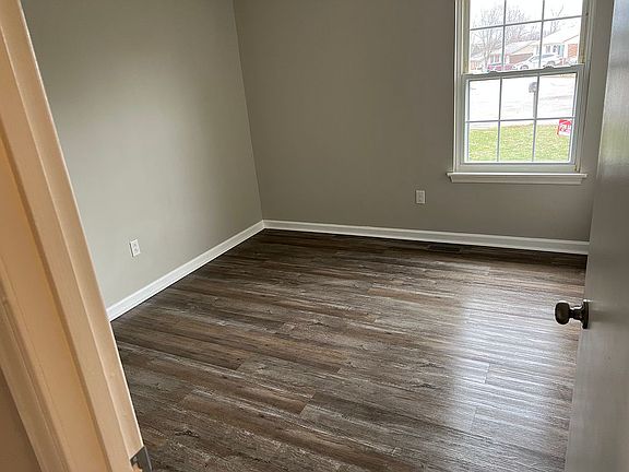 4th image of 51 Kingsbury Ln