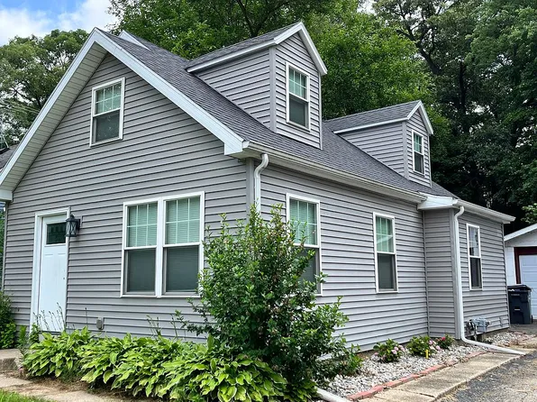 5258 N Riverview Dr, Kalamazoo, MI 49004