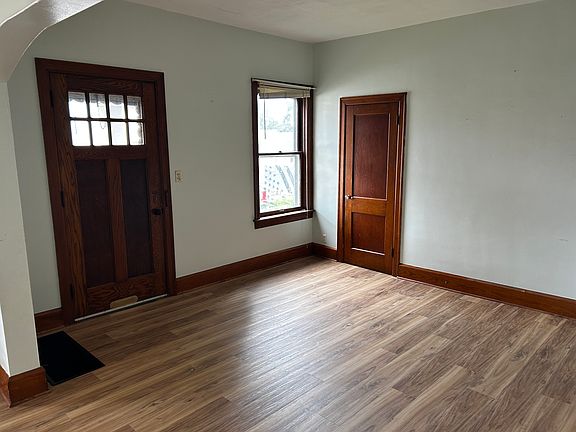3rd image of 208 S Chauncey St