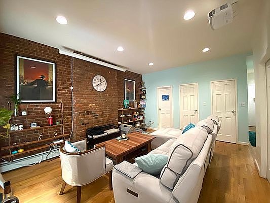 2nd image of 1744 2nd Ave APT 2R