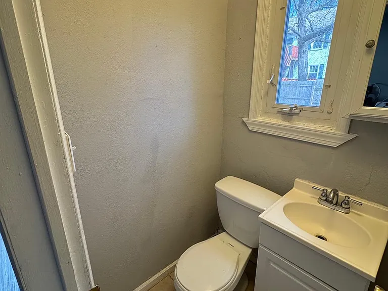 729 E Haverford Rd — Photo 14