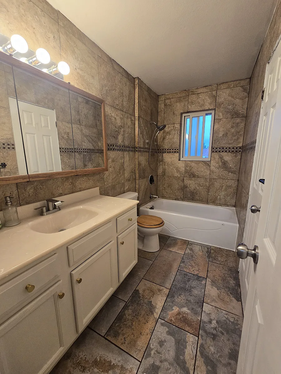 Building Photo - 4621 Gatewood Dr