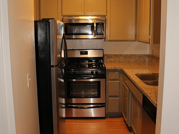 5th image of 328 S Cloverdale Ave #110