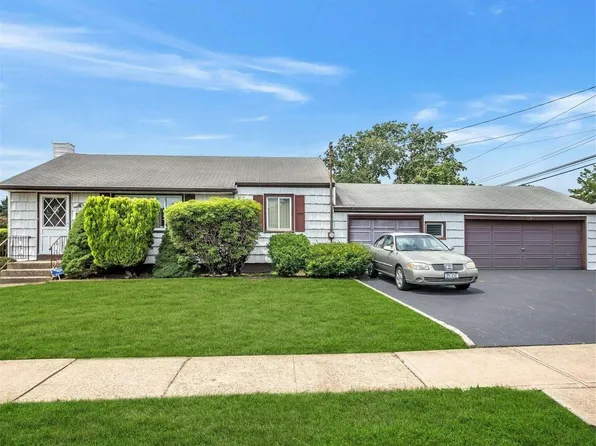 4 Mary Street, Massapequa, NY 11758