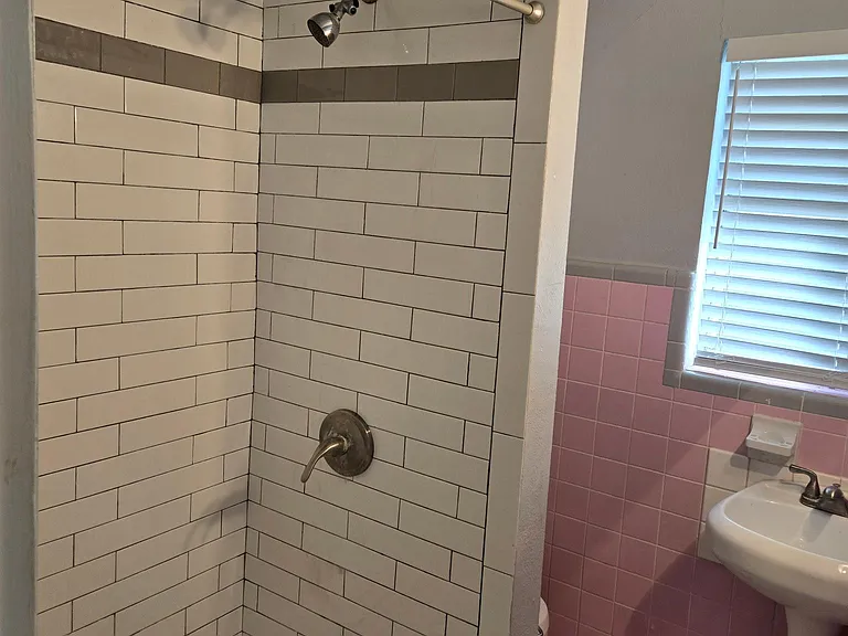 811 Pinelli St — Photo 8