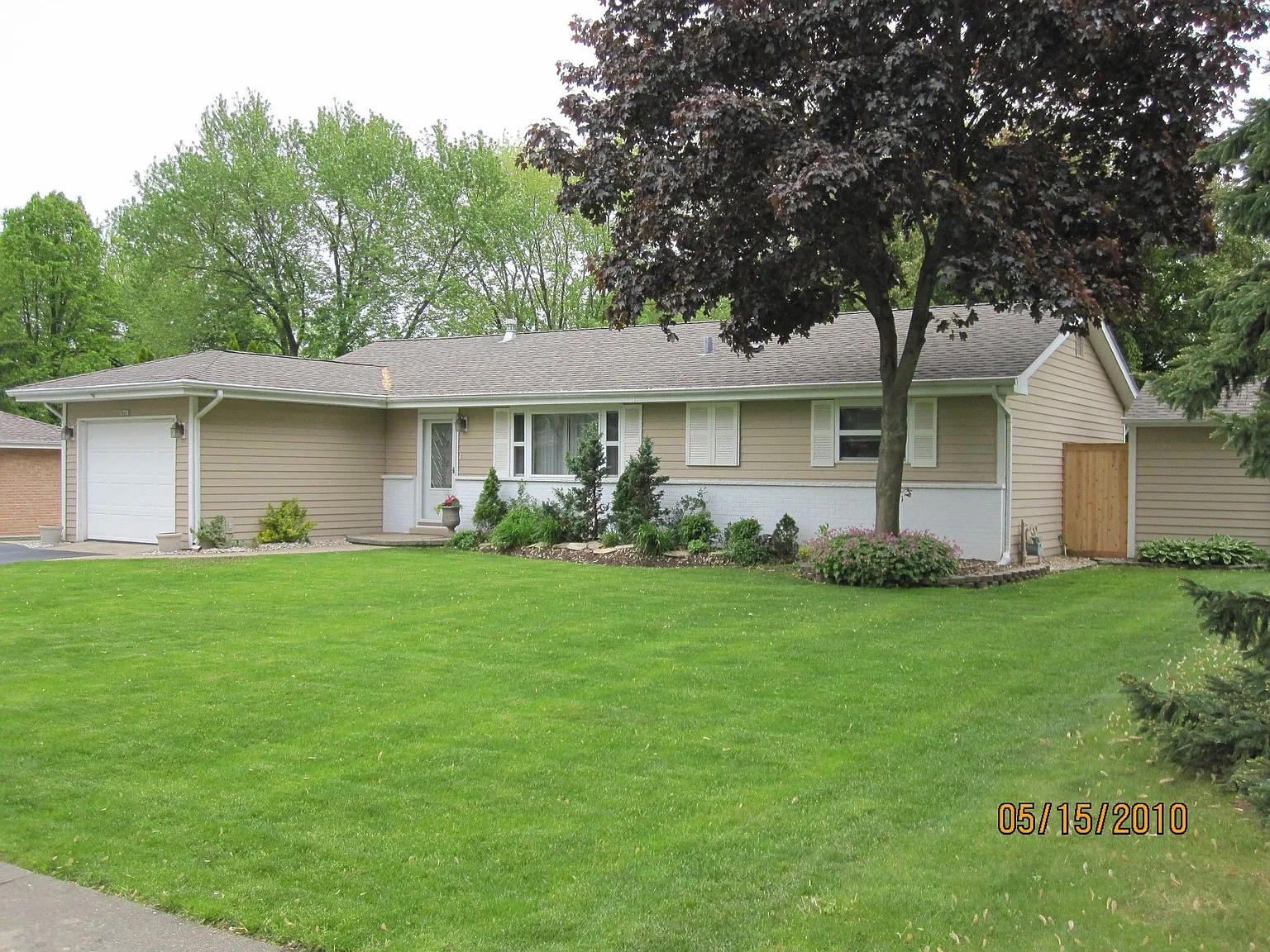 861 E Holly Way photo 1