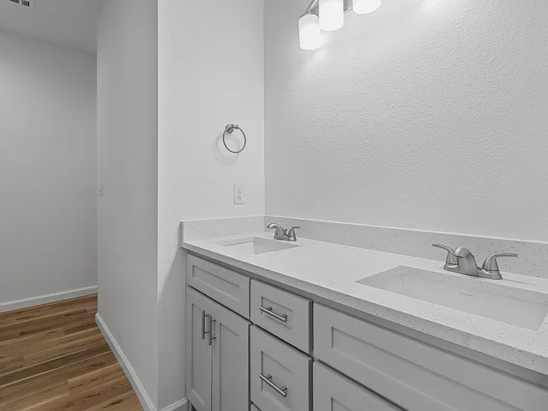 311 N Helton St — Photo 5