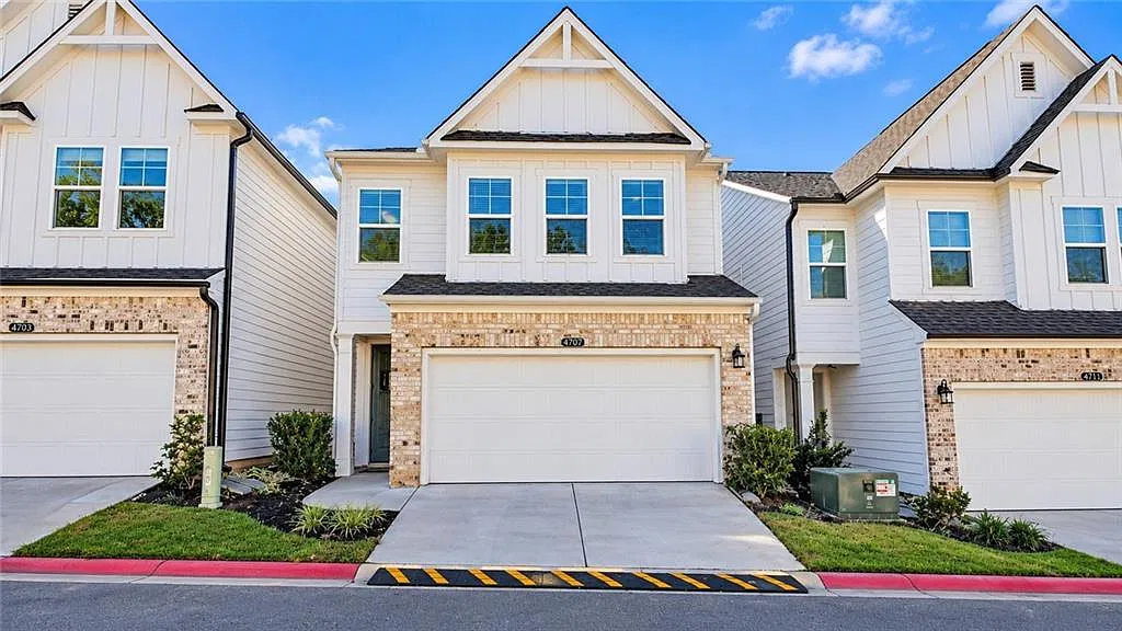 3 bed, 2.5 bath, 2046 sqft, $2,800 — Photo 2