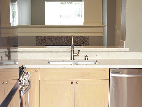 Kitchen with Breakfast Bar