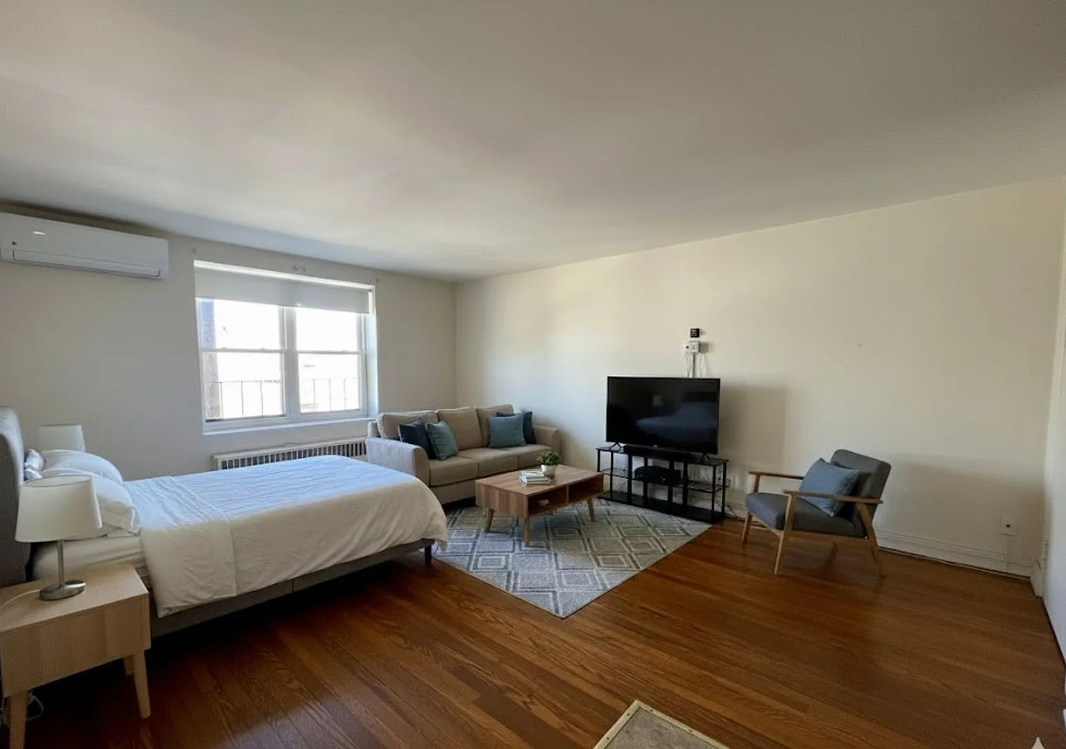 346 Uni — Photo 1
