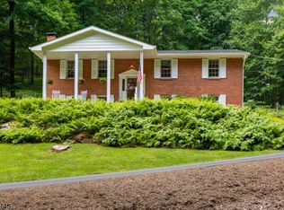 3 Winterwood Rd, Lebanon, NJ 08833