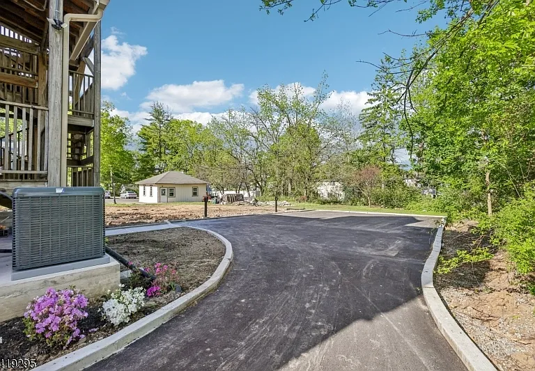 49 Park Ave #2 — Photo 24