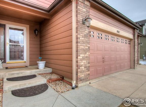 Adorable low maintenance 3 car ranch!