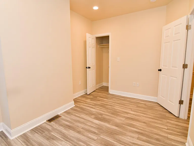 2722 Parkwood Ave — Photo 20