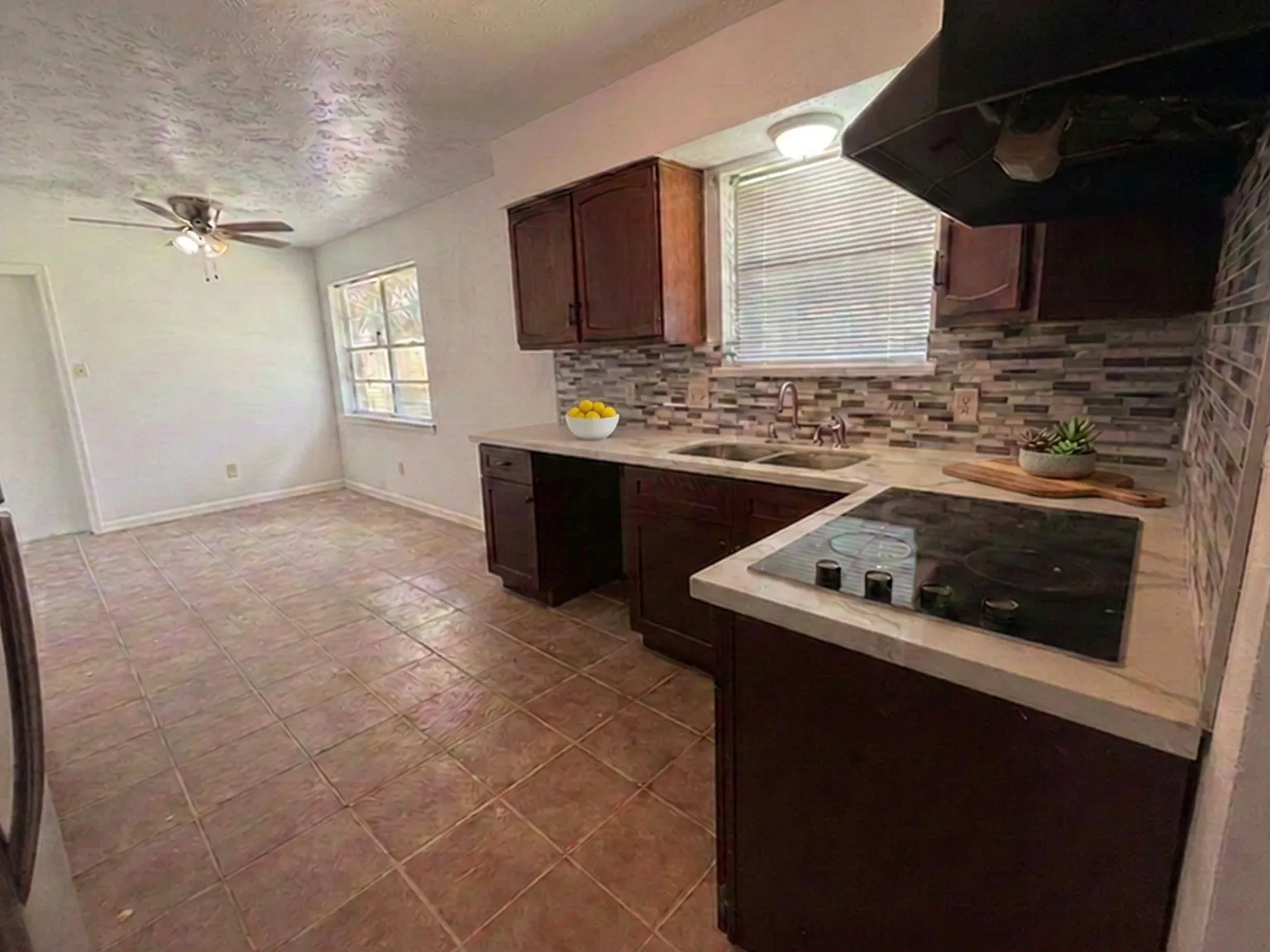 3 bed, 2.0 bath, 1756 sqft, $1,900 — Photo 3