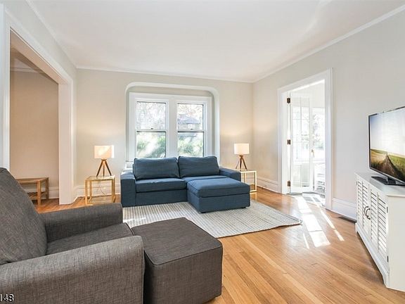 5th image of 364 N Fullerton Ave