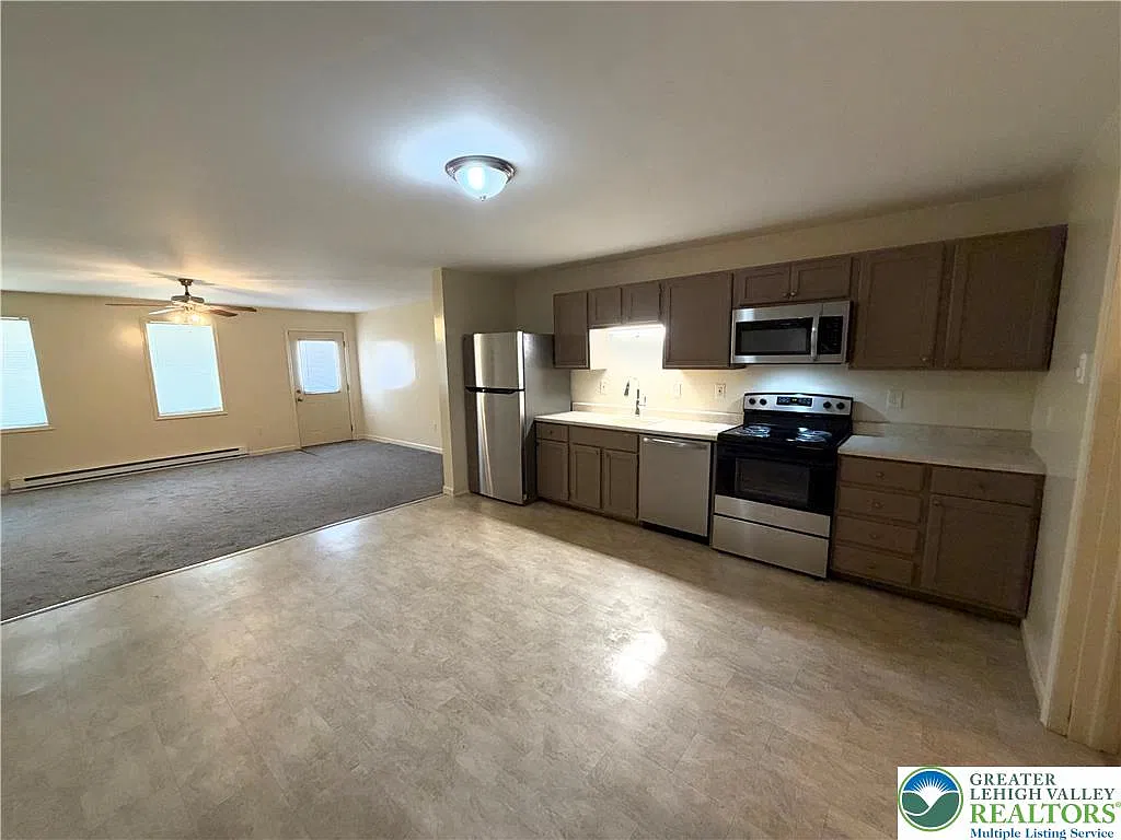 3 bed, 1.5 bath, 1450 sqft, $1,750 — Photo 4