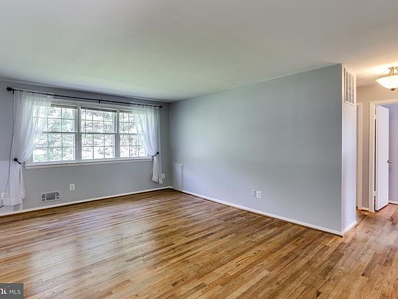 3rd image of 425 Sacred Heart Ln