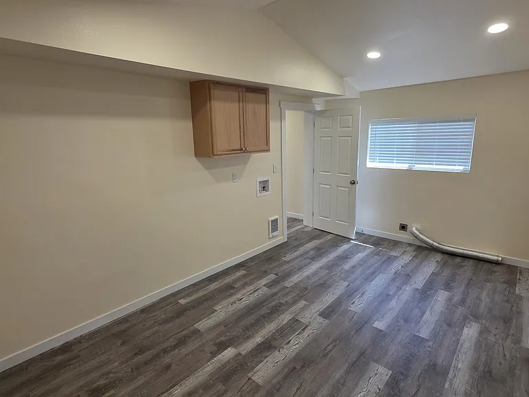 730 Myrtine St — Photo 5