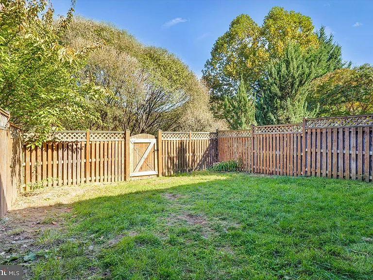 2442 Rippling Brook Rd — Photo 38