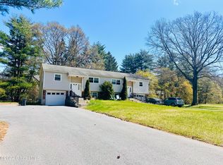 4 Burning Bush Blvd, Ballston Lake, NY 12019