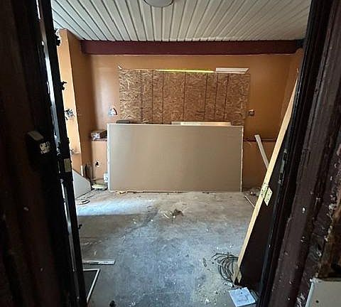 2nd image of 2038 W Spencer Ave