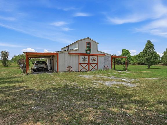 3rd image of 798 S Lone Oak Rd
