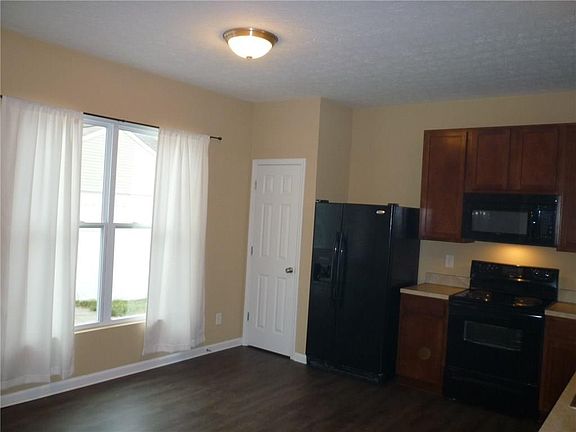 2nd image of 3459 Bloomsbury Ln