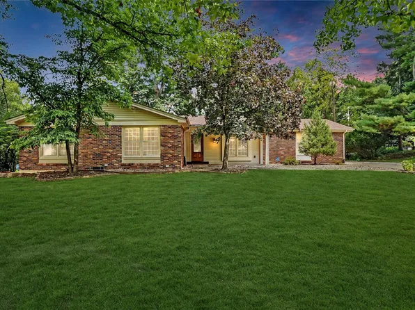 12515 Trammell Ct, Saint Louis, MO 63141