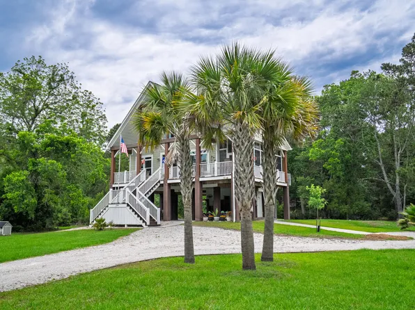 1064 Blackbear Dr, Edisto Island, SC 29438