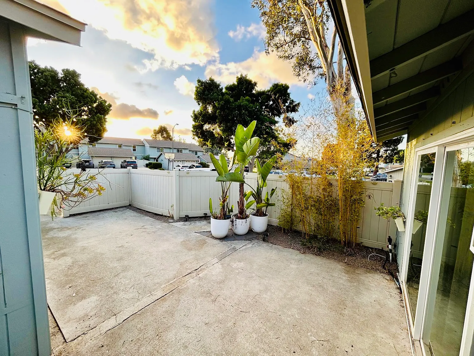 3 bed, 1014 sqft, $5,000 — Photo 3