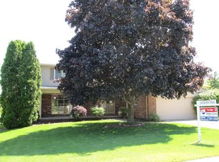 622 Abbey Ct, Rochester Hills, MI 48307