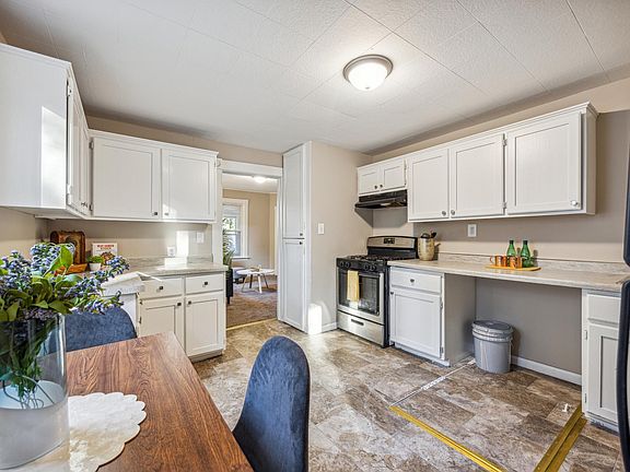 5th image of 3022 Vincent Ave N