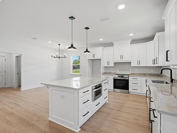 4th image of 2374 Salamanca St