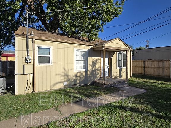 2nd image of 1009 W Maple St Unit 1009