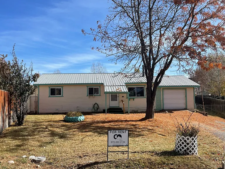154 S Los Pinos Dr — Photo 2