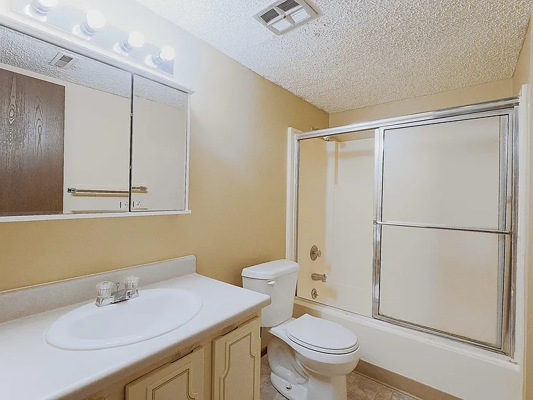 2209 D St — Photo 37