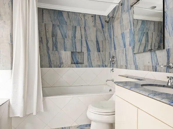 1045 Park Avenue image 14 of 18