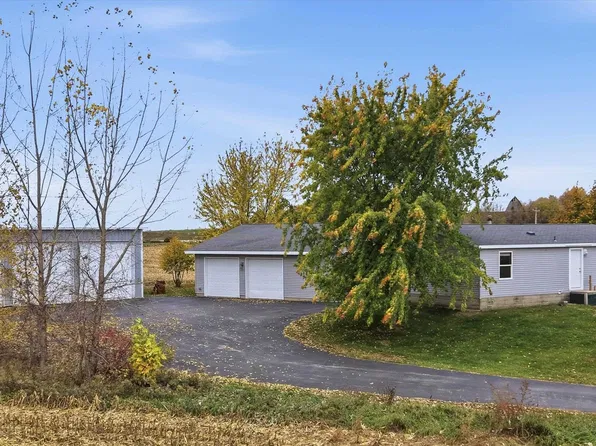 1626 Old Wooden Bridge Rd, Manitowoc, WI 54220