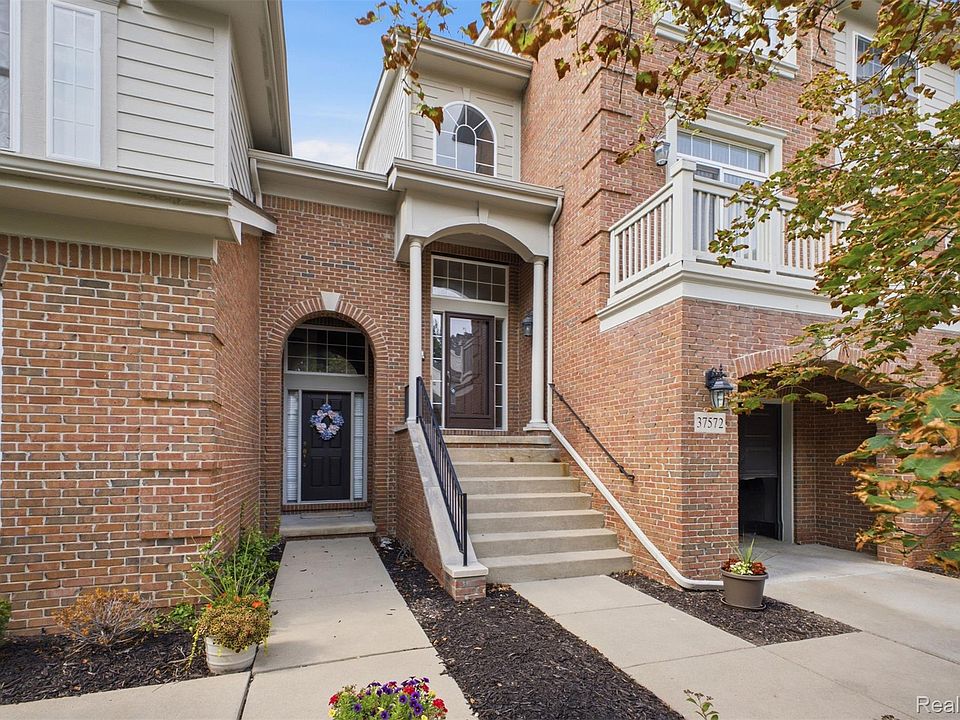 1st image of 37576 Newburgh Park Cir