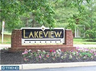 25 Waterview Ct, Marlton, NJ 08053