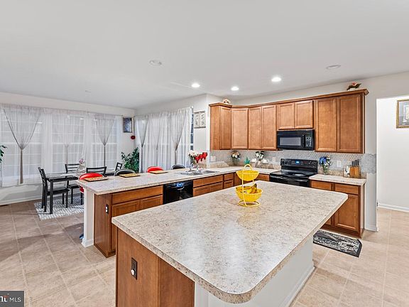 3rd image of 212 Arboretum Ln